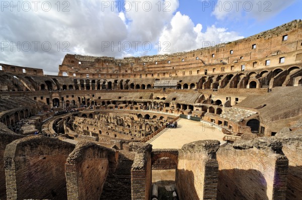 A picture of the amazing colosseum in Rome