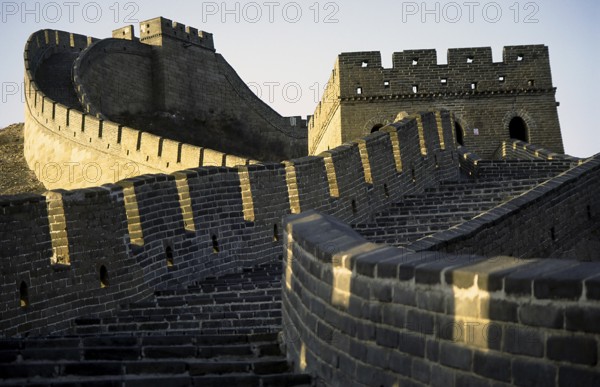 04.04.1995, Badaling, Beijing, People's Republic of China, Asia, A view of a restored section of the Great Wall of China near Badaling. The most frequently visited section of the Great Wall of China runs through the Jundu Shan mountains and was built during the Ming Dynasty. Badaling is located 70 kilometres northwest of the Chinese capital Beijing
