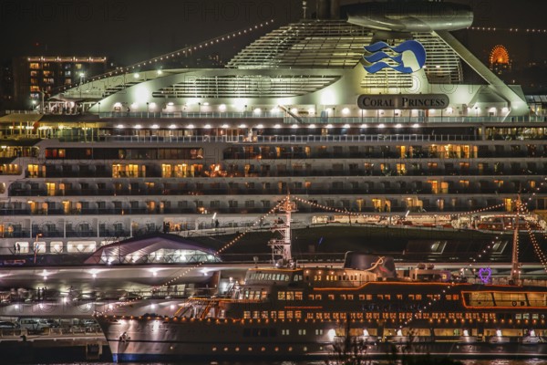 Luxury liner which is visible from the hill park with views of the harbor (Coral Princess). Shooting Location: Yokohama-city kanagawa prefecture