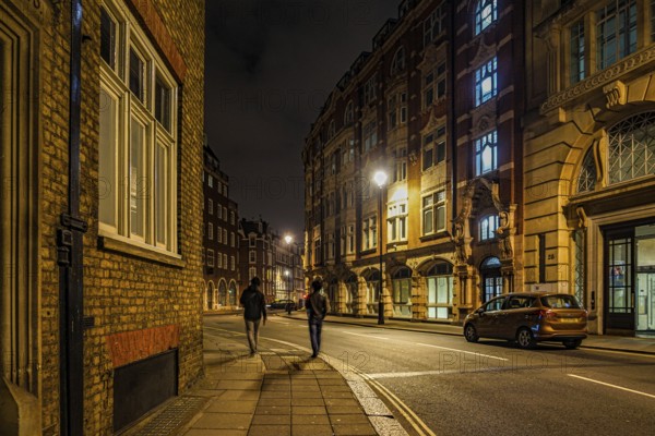 Night view of the residential area of ??London, England. Shooting Location: United Kingdom, London