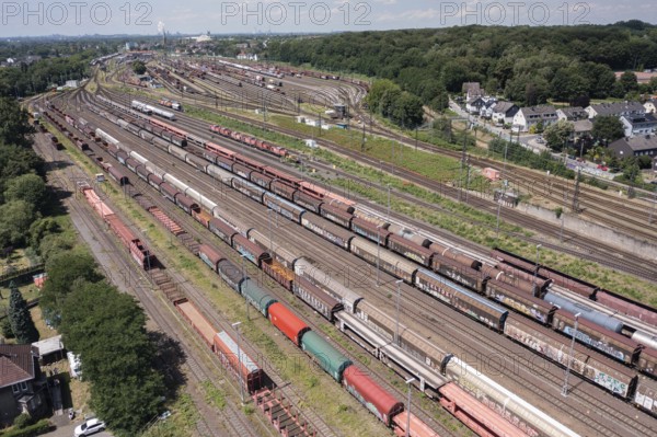 The marshalling yard and passenger station in the city of Oberhausen, North Rhine-Westphalia is one of the largest facilities of its kind in Germany. The facility has a train formation capacity of about 3000 carriages per day