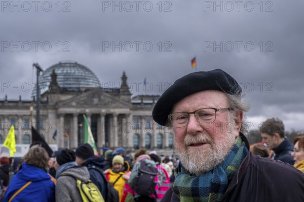 Germany, Berlin, 3 February 2024, Protest against the rise of right-wing extremism, called by the alliance Hand in Hand, Jetzt solidarisch aktiv werden! . Following a rally on the lawn in front of the Reichstag building, Wolfgang Thierse, former President of the German Bundestag