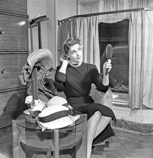 Gina Lollobrigida, italian actress, photojournalist and politician. Born 4 july 1927 dead 16 january 2023. She was one of the highest-profile European actresses of the 1950s and early 1960s, a period in which she was an international sex symbol. Pictured in Italy 1950. Kristoffersson ref AY18-2