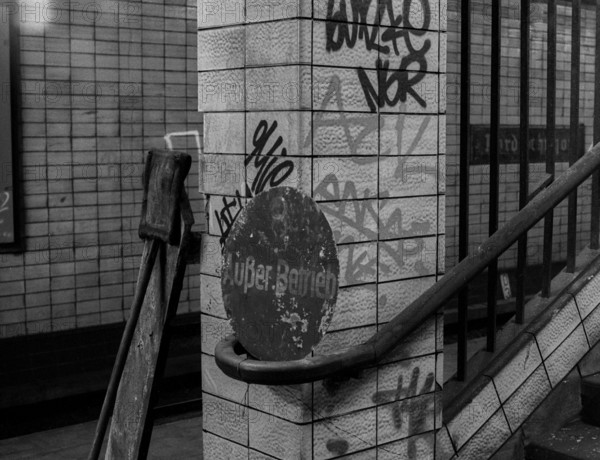 GDR, Berlin, 17 June 1990, S-Bahn station Nordbahnhof, (formerly Stettiner Bahnhof), 28 years ghost station, out of service