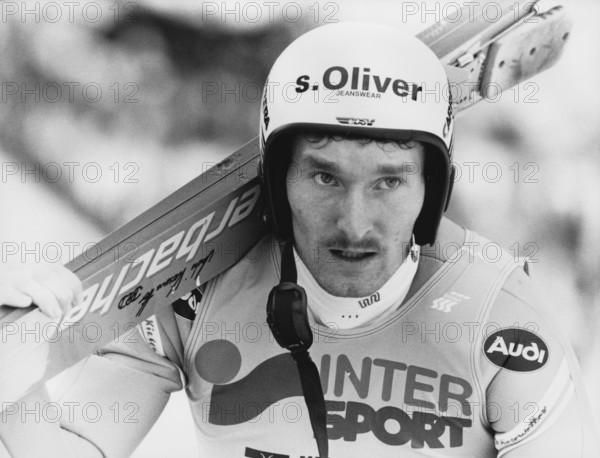 World Cup, ski jumping, ski jumper, Andre Kiesewetter (DEU), portrait, on the way to the ski jumping competition, 1991, Germany