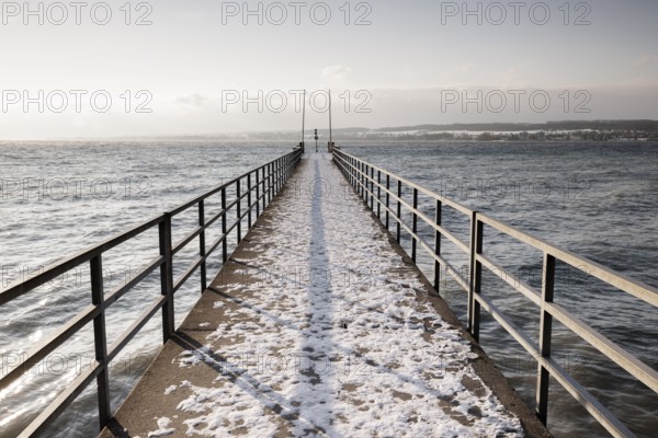 A snow-covered jetty stretches far out onto the calm lake, Hörnle, Constance, Lake Constance, Baden-Württemberg, Germany