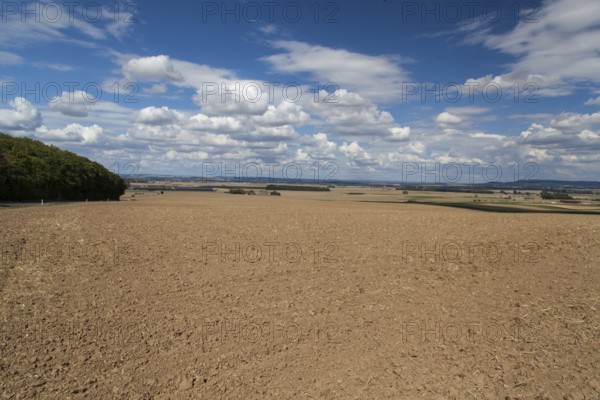 View from the Sonnenberg near Gaibach into the Schweinfurt countryside near Kolitzheim and the foothills of the Steigerwald in the background, Lower Franconia, Bavaria, Germany