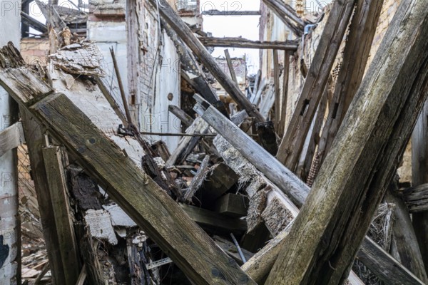 Danger to life Lost places Danger of collapse No trespassing