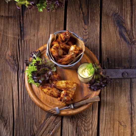Savory gewürzte hühnerflügel aus dem ofen