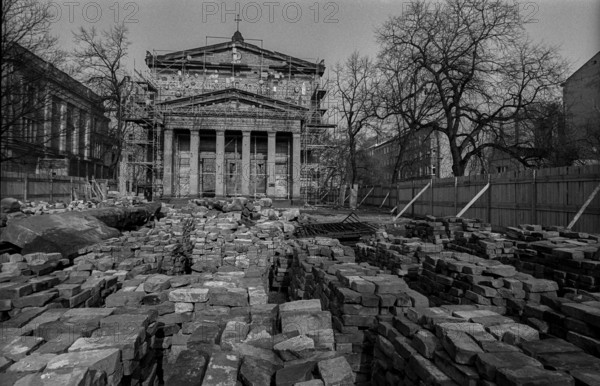 Germany, Berlin, 09.03.1992, Ruin of the Elisabeth Church (Schinkel building), construction work - the church is being rebuilt, with a work of art