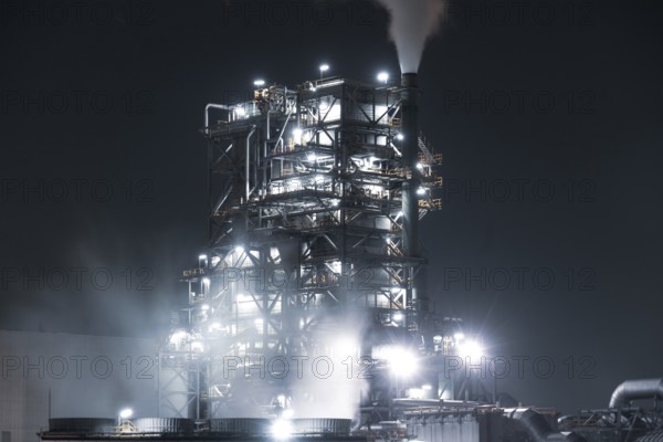 Factory night view of Kawasaki Keihin industrial zone. Shooting Location: Kawasaki City, Kanagawa Prefecture