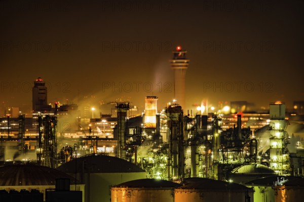 Night view of the Keihin industrial zone which is visible from the Kawasaki Marien. Shooting Location: Yokohama-city kanagawa prefecture