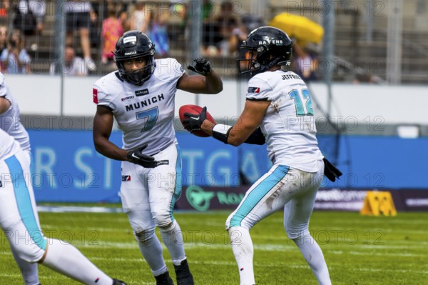 ELF/ Game : Munich Ravens at Stuttgart Surge on Aug. 13. 2023, in the Gazi Stadium, Stuttgart, Germany Munich Ravens ball handover, QB # 12 Chad Jeffreis to RB # 7 Tomiwa Oyewo
