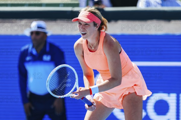 MELBOURNE, AUSTRALIA, JANUARY 12: Danielle Collins plays Mirra Andreeva of Russia during day three of the 2024 Kooyong Classic at Kooyong on January 12, 2024 in Melbourne, Australia