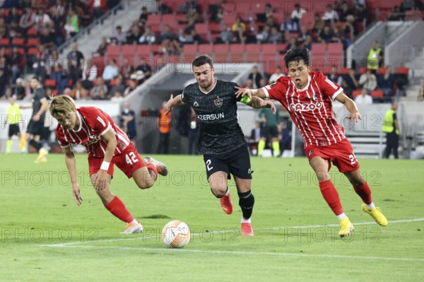 Strong in duels and dangerous in goals: Ritsu Doan (SC Freiburg) with Wooyeong Jeong Woo-Yeong Jeong (SC Freiburg) stops Qara Qarayev (Qarabag Agdam Azerbaijan in the match of the European Football League 2022/23: Matchday 1, SC Freiburg vs Qarabag Agdam