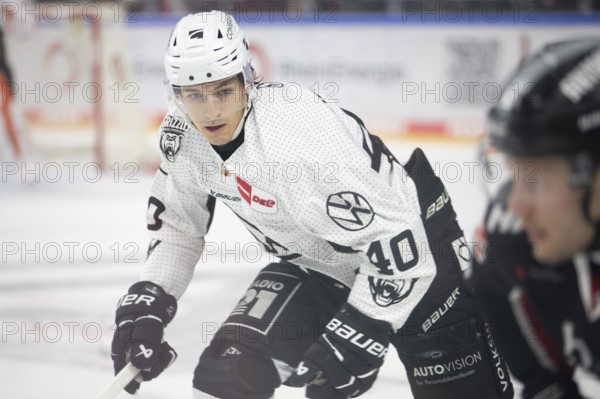 LanxessArena, Cologne, North Rhine-Westphalia, Julian Chrobot (Grizzly Wolfsburg, #40), PENNY DEL, Cologne Sharks-Grizzlys Wolfsburg on 27/10/2024 at the LanxessArena in Cologne Germany