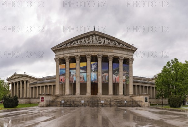 A picture of the Museum of Fine Arts of Budapest