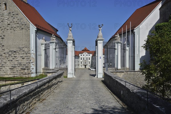 Schloss und Tagungshaus Hirschberg bei Beilngries im Altmühltal, Oberbayern, Hirschberg Castle and Conference Centre near Beilngries in the Altmühl Valley, Upper Bavaria