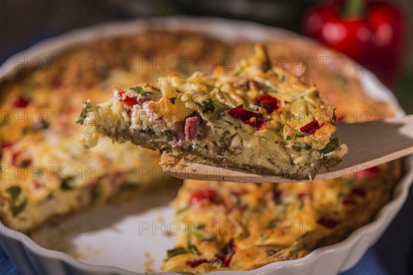 Quiche with peppers, tomatoes and courgettes
