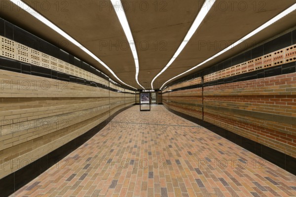 City, underground walkway connection, Montreal, Province of Quebec, Canada