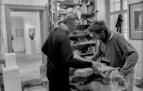 Germany, Berlin, 21.04.1991, Lemonde and Marco in the Oderform workshop, plaster moulds for sculptures by artists