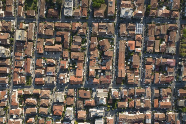 Aerial photographic documentation of a highly urbanized area by day