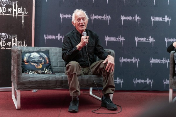 DÜSSELDORF-NEUSS, GERMANY, November 2nd 2019: Lance Henriksen (*1940, American actor, Alien, Millenium) talks about his experiences in the movie industry at Weekend of Hell 2019