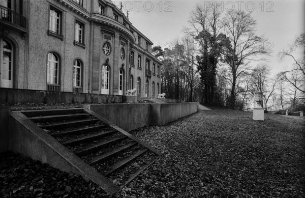 Germany, Berlin, 11.01.1992, Wannsee - Villa, here the extermination of Europe's Jews was decided, park