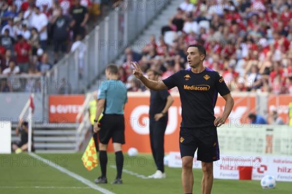 Head coach Raffaele Palladino (AC Florence) at the football test match: SC Freiburg, AC Florence REGULATIONS PROHIBIT ANY USE OF PHOTOGRAPHS AS IMAGE SEQUENCES AND/OR QUASI-VIDEOn Photo: Joachim Hahne/johapress