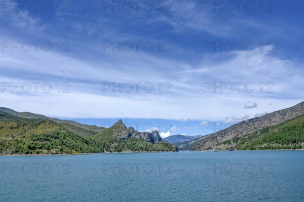 Summer view of the Lac de Castillion, Verdon river reservoir, Alpes-de-Haute-Provence, PACA, Provence-Alpes-Côte d'Azur