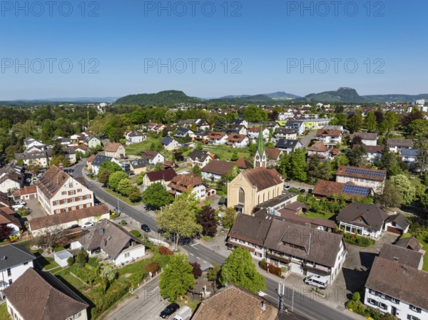 Aerial view of the municipality of Rielasingen-Worblingen, centre of Worblingen with the church of St. Nicholas, built in 1854, Singen am Hohentwiel, district of Constance, Baden-Württemberg, Germany