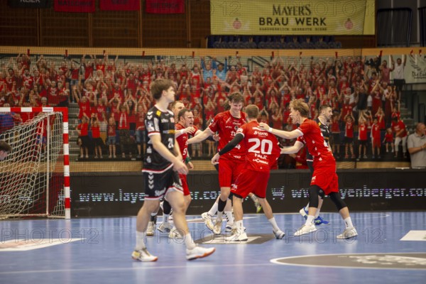 2nd HBL (Handball Bundesliga), Matchday 32: Eulen Ludwigshafen against TuSEM Essen***The Eulen players celebrate the important home win