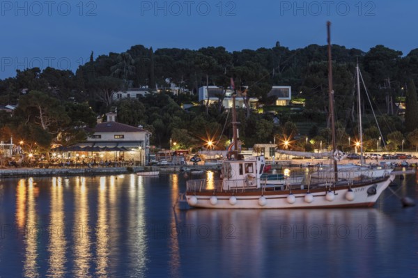 Restaurant at the harbour in the old town, Rovinj, Istria, Croatia