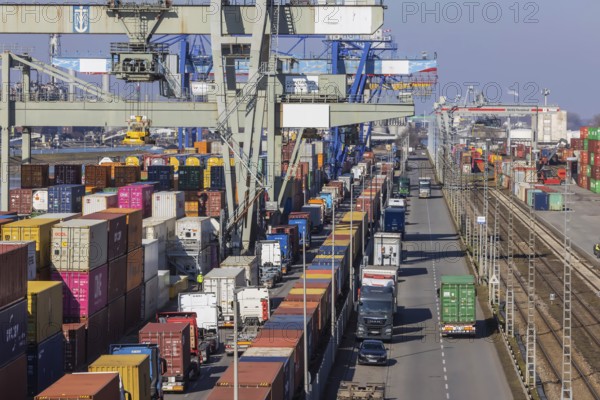 The port of Mannheim is one of Europe's most important inland ports and container terminals. Sea containers are stacked under gantry cranes waiting to be loaded onto lorries and goods trains. Mannheim, Baden-Württemberg, Germany