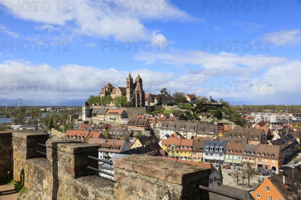 View from Eckartsberg to Münsterberg with Radbrunnenturm and cathedral, Breisach am Rhein, Baden-Württemberg, Germany