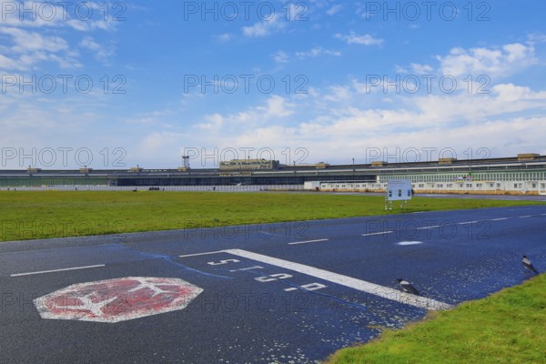 Apron Neoclassical former Berlin Tempelhof Airport, opened in 1941 under the National Socialists, at the time the largest building in the world, Berlin, Germany