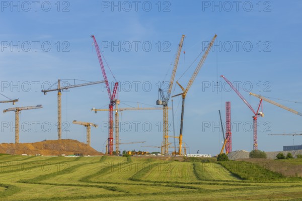 The Taiwanese chip manufacturer TSMC is building a new ESMC chip factory in Dresden together with Bosch, Infineon and NXP. The site is next to Bosch's new location in the north of Dresden. The chip manufacturer's CEO is also expected to attend the ground-breaking ceremony in Dresden on 20 August. The plant is scheduled to open in 2027, Dresden, Saxony, Germany