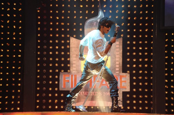 Bollywood actor shahid kapoor performing, India NO MR 2009