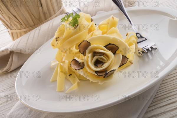 Tagliatelle with summer truffle