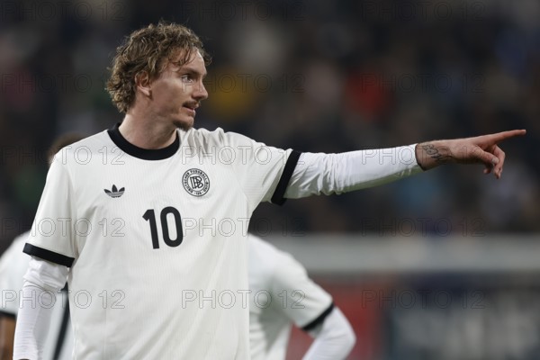 Football, U21, Friendly match, 2024/2025, Germany U21 vs. Spain U21, 25.03.2025, Merck-Stadion am Böllenfalltor, Darmstadt, Germany, Nick WOLTEMADE (Germany U21, 10) gives instructions