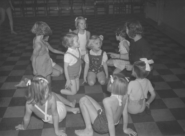 Children in the 1930s. A group of small girls at a dancing school playing together. Photo Kristoffersson Ref 13-4. Sweden 1939