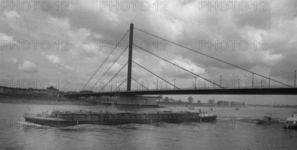 : The displacement of a Rhine bridge turned into a public festival in Düsseldorf on 07.04.1976, Germany