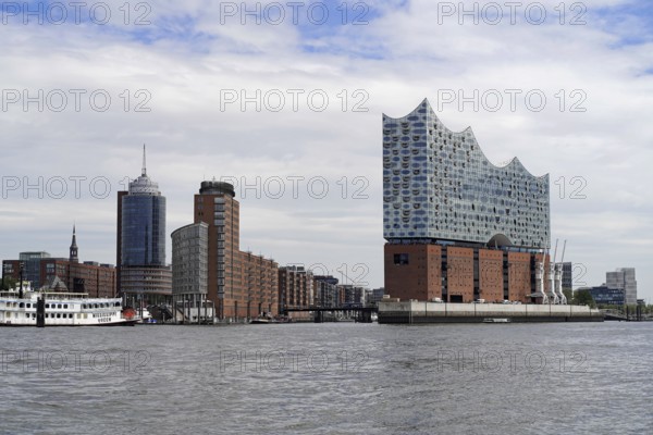 Elbe Philharmonic Hall in the Hafencity, Hanseatic City of Hamburg, The Elbe Philharmonic Hall on the Elbe in Hamburg, embedded in the urban harbour landscape, Hanseatic City of Hamburg, Hamburg, Germany