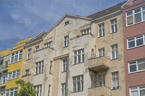 Dilapidated old building, ruin, residential building, Reinickendorfer Straße, Gesundbrunnen, Mitte district, Berlin, Germany