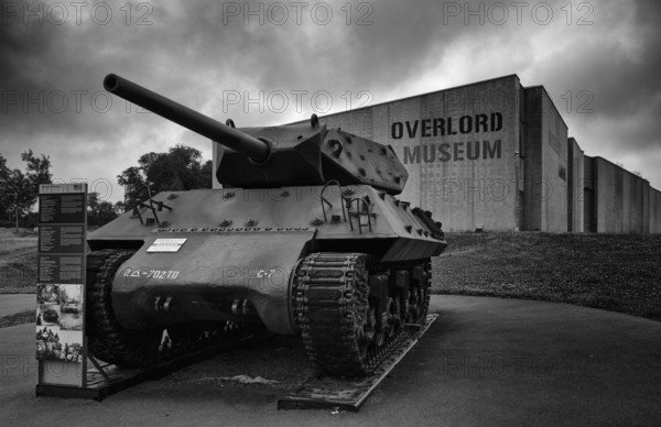 M10 Tank Destroyer tank, exhibit in front of Overlord Museum, black and white, Colleville-sur-Mer, D-Day, Operation Overlord, Omaha Beach, Normandy, Calvados, France