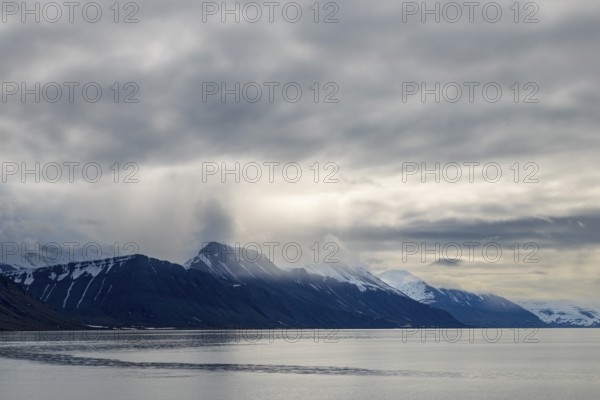 Mountain range in the fog, sea, Bamsebu, Spitsbergen, Svalbard