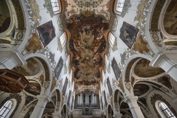 Interior with organ loft, ceiling frescoes in the nave from 1746, St Martinus and Maria Church, 14th century, Biberach an der Riß, Baden-Württemberg, Germany