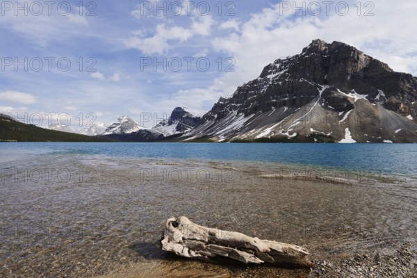 Bow Lake and Crowfoot Mountain, Icefields Parkway, Banff National Park, Alberta, Canada