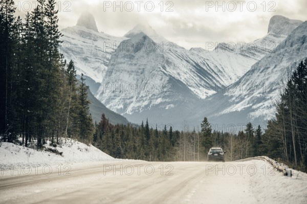 Winter road trip on the Icefields Parkway with lots of snow and ice, Banff National Park, Jasper National Park, Alberta, Canada