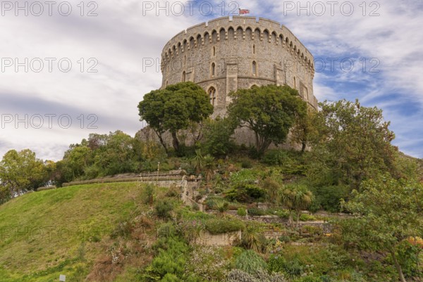 Windsor Castle is located in the English town of Windsor in the south of England in the county of Berkshire. It is the largest continuously inhabited castle in the world. The origins of Windsor Castle date back to the time of William the Conqueror. The castle and the entire Windsor estate are owned by the British Crown. England, GB